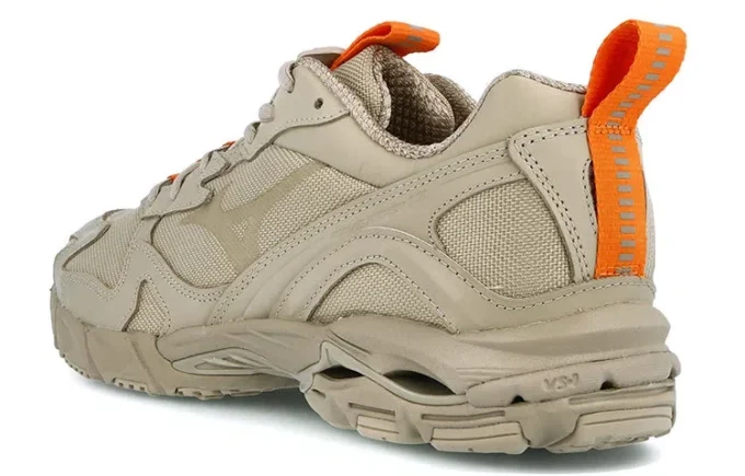 Mizuno x Beams Wave Rider 10 &laquo;Wood Ash&raquo;