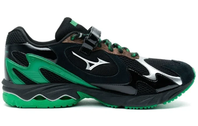 Mizuno x Randomevent Wave Rider 1 &laquo;Black Green Silver&raquo;