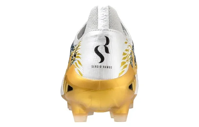 Sergio Ramos x Morelia Neo 3 Beta SR4 &laquo;Lion and Wolves&raquo;